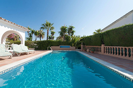 swimming pool nydelig villa i calahonda